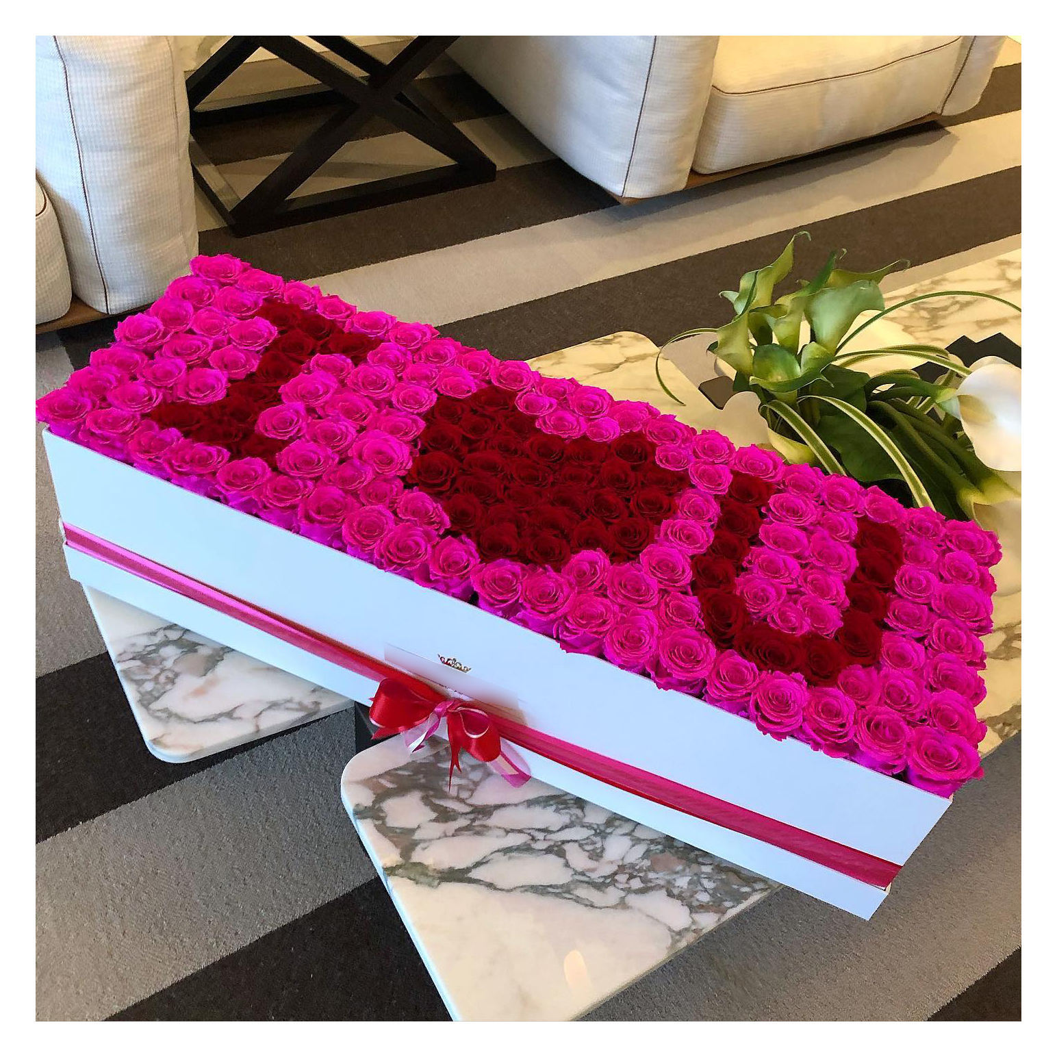 Scatola rettangolare con 140 rose