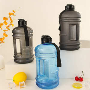 ขวดน้ำสำหรับเล่นกีฬาความจุขนาดใหญ่ขวดน้ำ2.2L ขนาดครึ่งแกลลอนพร้อมที่จับสำหรับไปยิมเข้ายิม