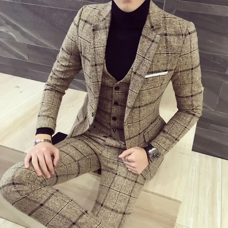 Luxury 3ピースのスーツの男性のスーツ最新トジャケットデザインブレザーファッションチェック柄ウェディングドレスタキシード男性のスーツ (ブレザー + ベスト + パンツ)