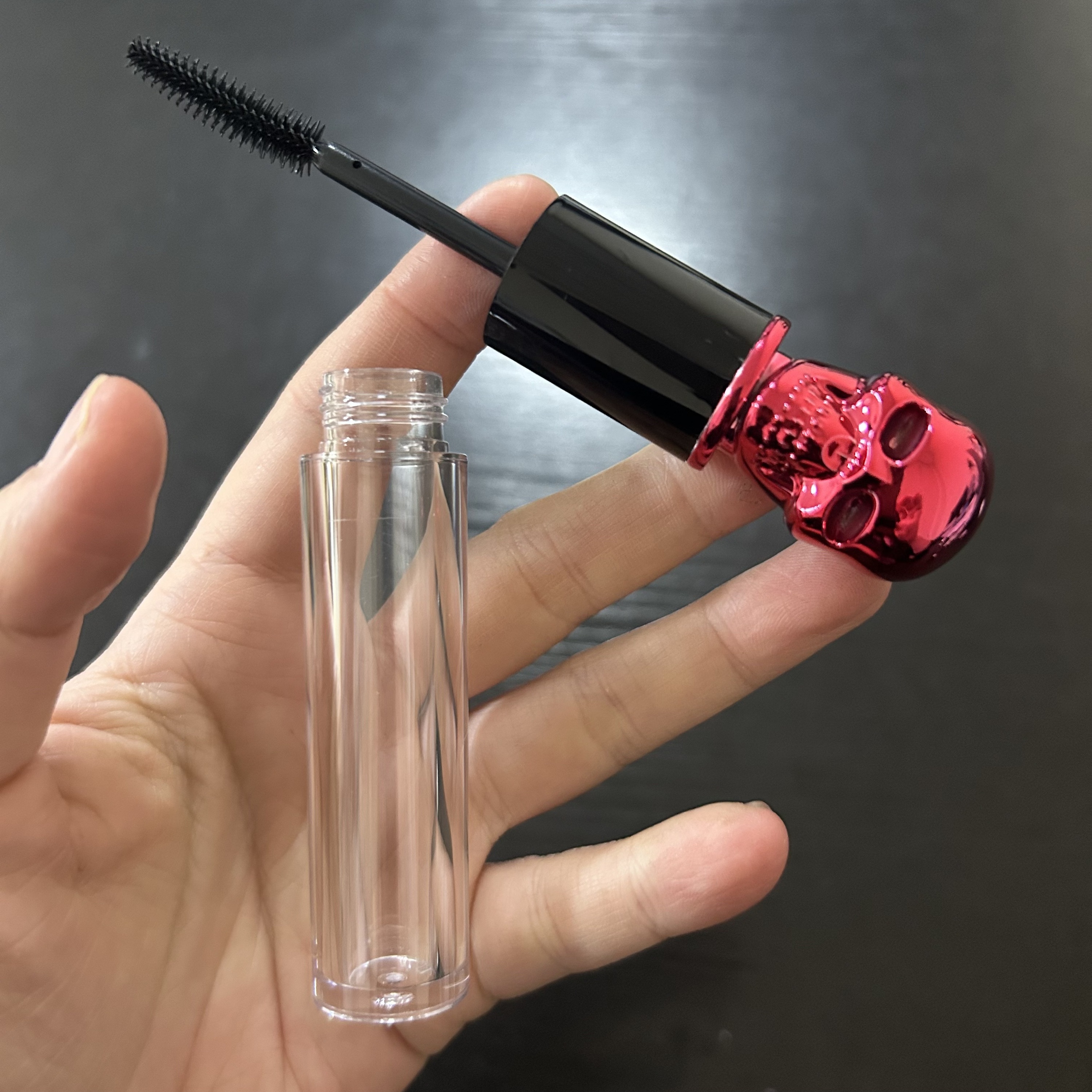 16 Long Red Mascara Tube