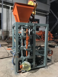 自動バイブレーター多孔質レンガ製造機ISSBインターロッキング成形粘土建物用 - Product Image 5