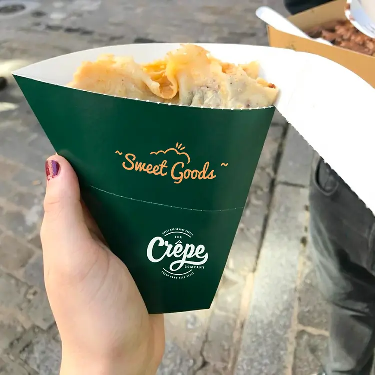 Conos de comida desechables personalizados con bolsillo de inmersión, papel de cartón patatas fritas soporte para conos de crepé con compartimento para salsa de inmersión