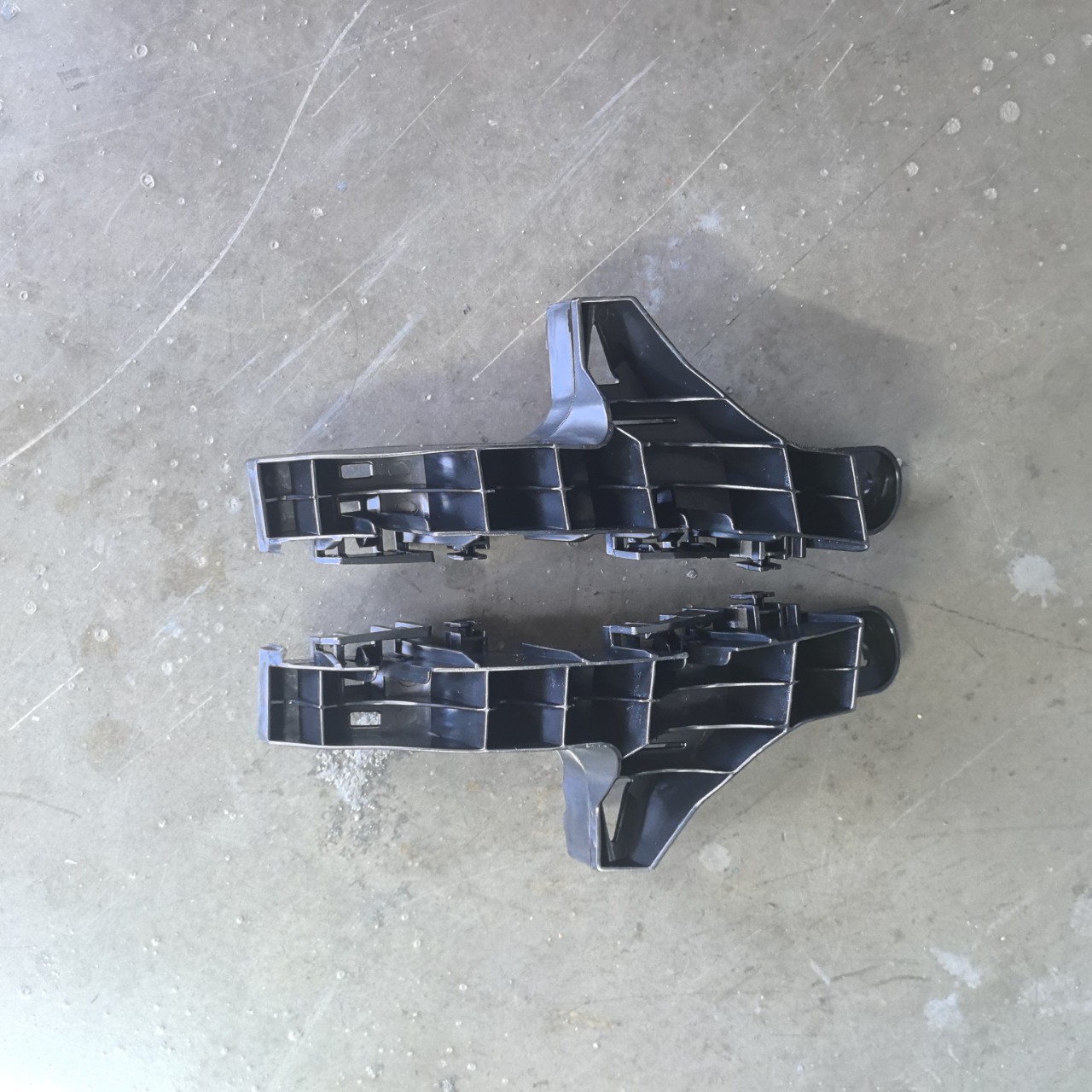 2023 RX taillight bracket