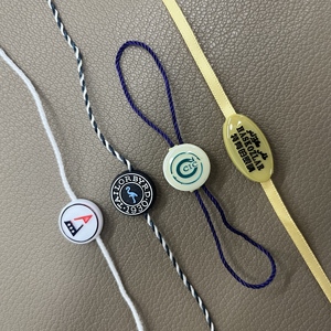 Etiqueta colgante de plástico redonda dorada impresa en 3D personalizada con cordón elástico estampado cinta de bloqueo de logotipo para bolsos ropa etiquetas de prendas