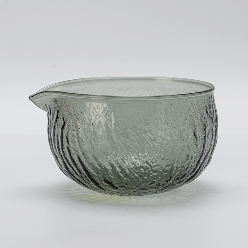 Bol gris avec bec verseur