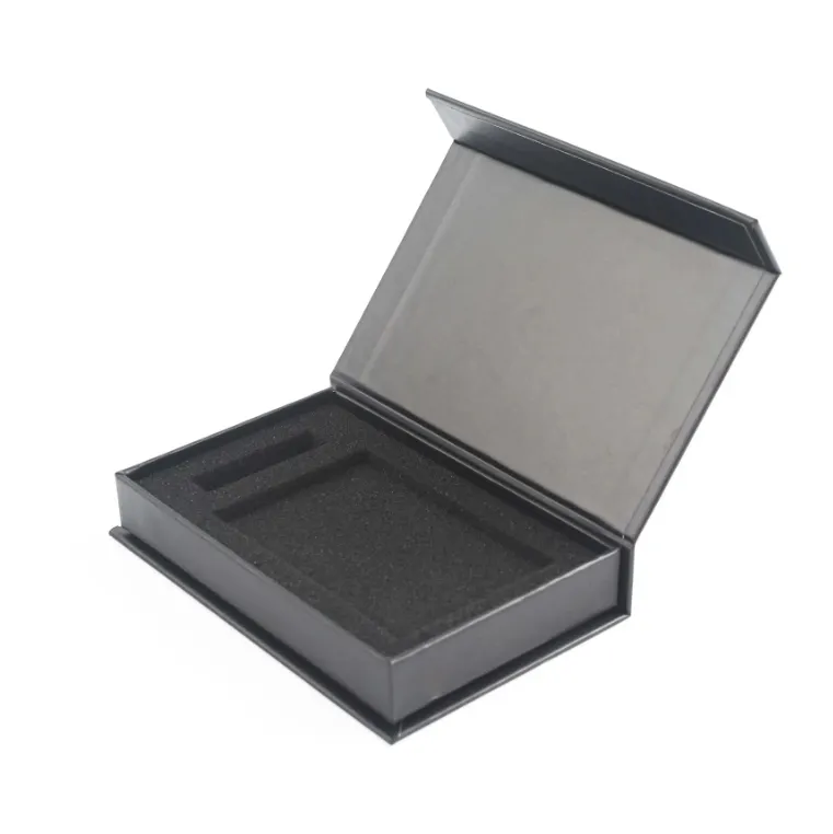 Cajas de embalaje de cartón rígido con forma de libro negro UV personalizado, tarjetas de crédito VIP magnéticas, cajas de embalaje de regalo con inserto