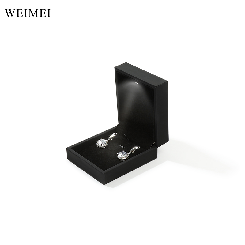Boîte à pendentif noire avec led