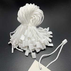 Etiqueta oscilante multicolor Cuerda de nylon Etiqueta colgante para ropa Etiqueta de sello de plástico Cuerda de algodón