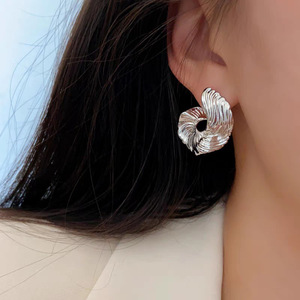 <strong>Doudou</strong> Celebrity Style Abstract Minimalist <strong>Design</strong> Irregular Abstract Cold Style Niche Personality Diamond Stone Earrings - Product Image 2