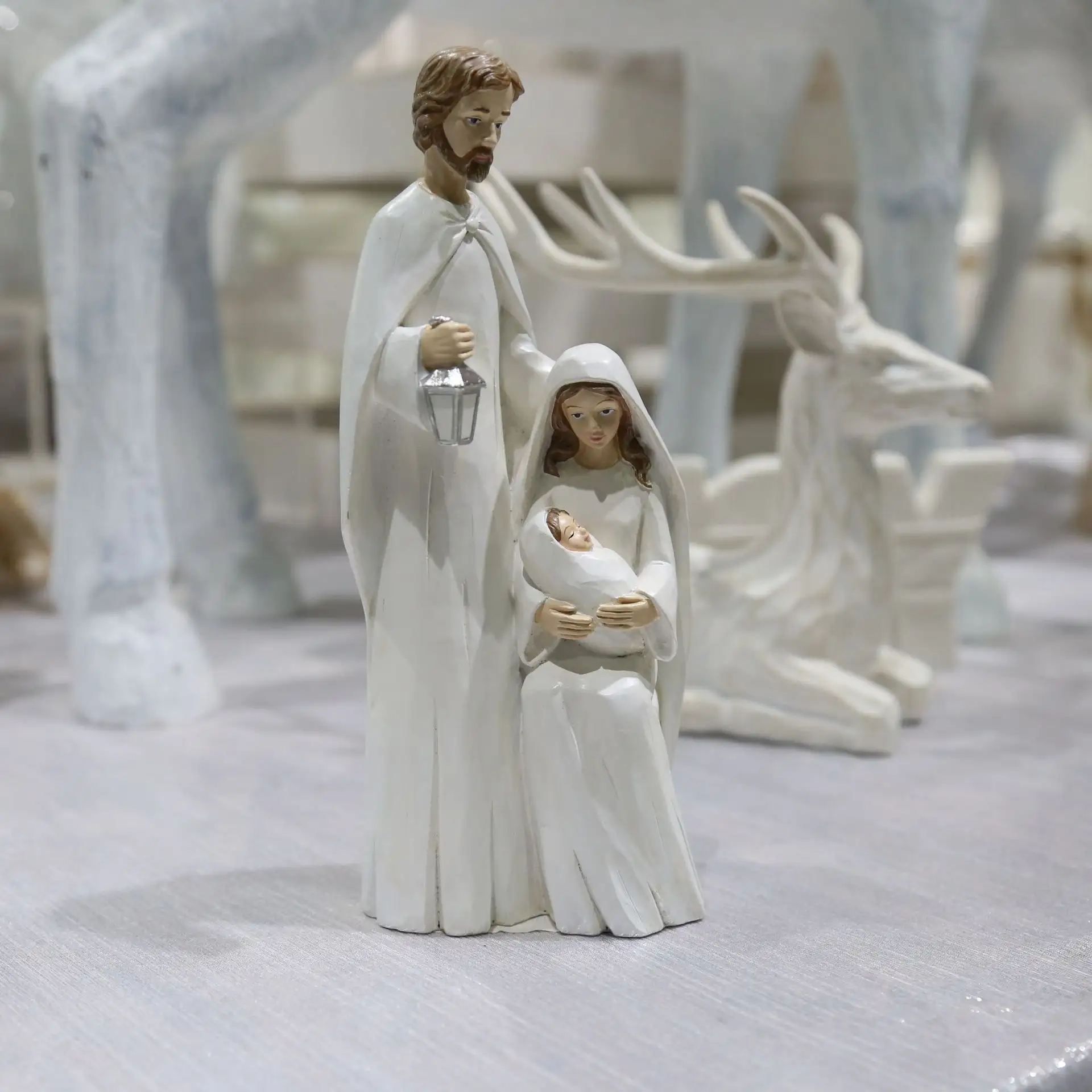 Figuritas decorativas estatua escena de la Natividad resina familia figura escultura Madonna sosteniendo Santo niño resina artesanía ornamento