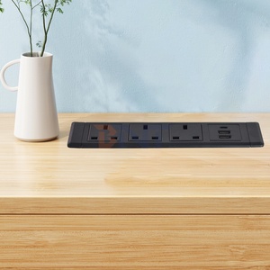 3UK Outlets Tomas de corriente multifuncionales de escritorio 3AC Enchufe eléctrico 2 * USB A + 1 * USB C Tomas de carga ABS - Product Image 1