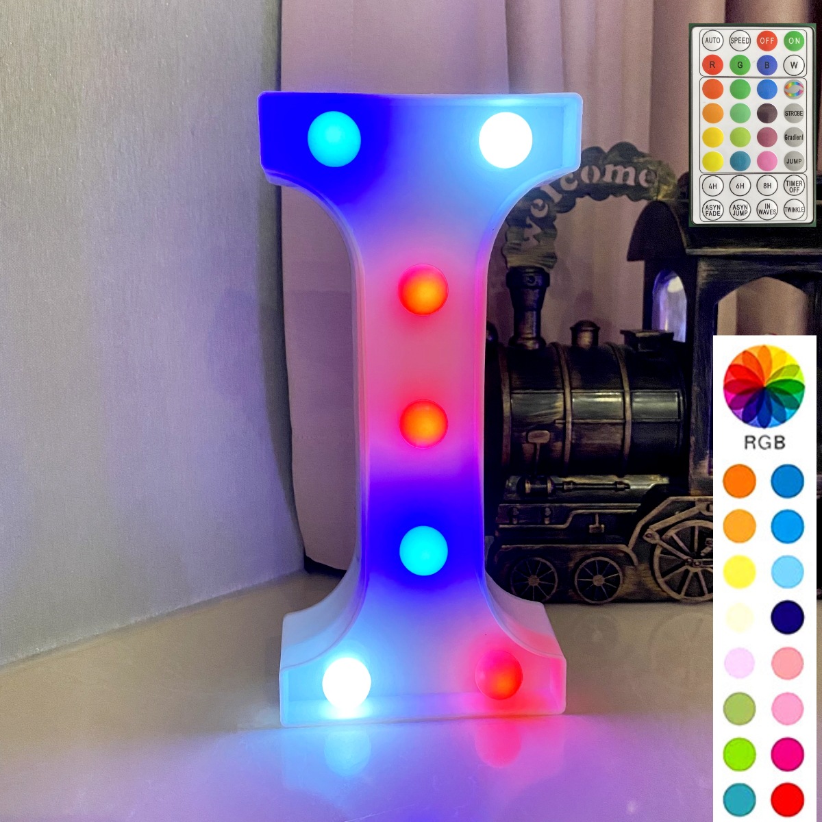Lettre colorée synchronisée avec télécommande sur fond blanc : i
