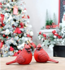 Reçine noel süsleri 2 kırmızı kuşlar kardinal noel heykelcik benzersiz noel dekorasyon