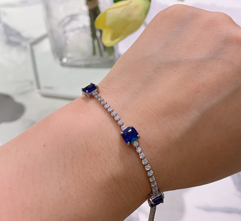 Cristal pointu bleu