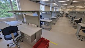 Soporte de arreglo personalizado, mesa de trabajo antiestática ESD ajustable para ordenador, reparación de teléfono móvil, laboratorio Industrial - Product Image 2