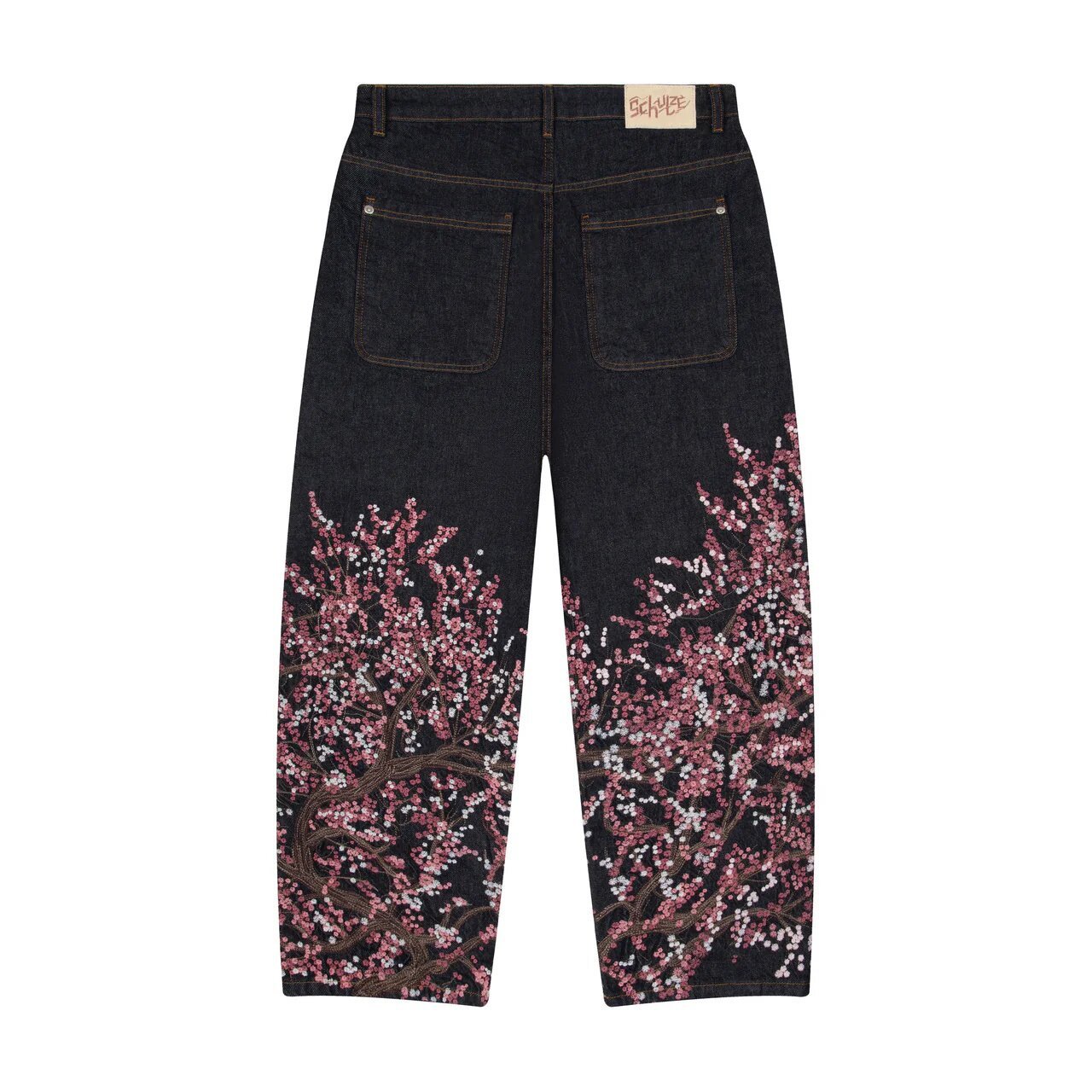 Broderie de cerisier en fleurs