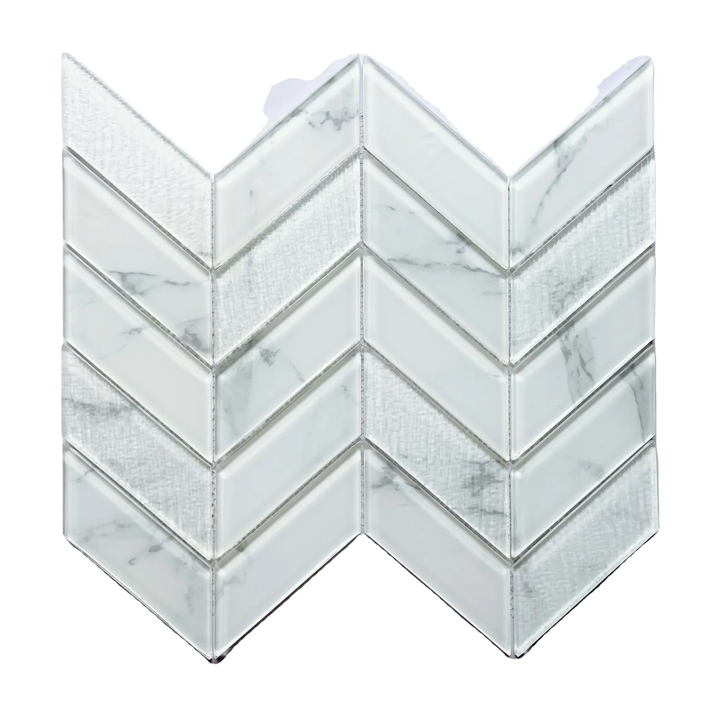 Preço de fábrica 338x275 Série Chevron de mosaico de vidro branco preto com desenho brilhante de azulejos de mosaico para decoração de paredes