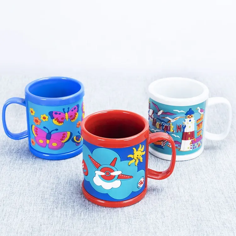 도매 컵 판촉 사업 선물 주문을 받아서 만들어진 다채로운 그림 만화 플라스틱 마시는 컵