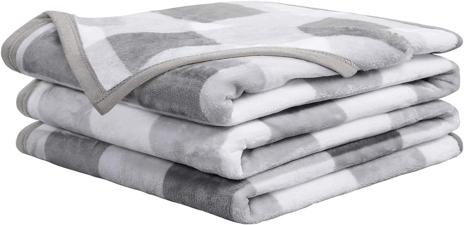 สีเทาและสีขาว