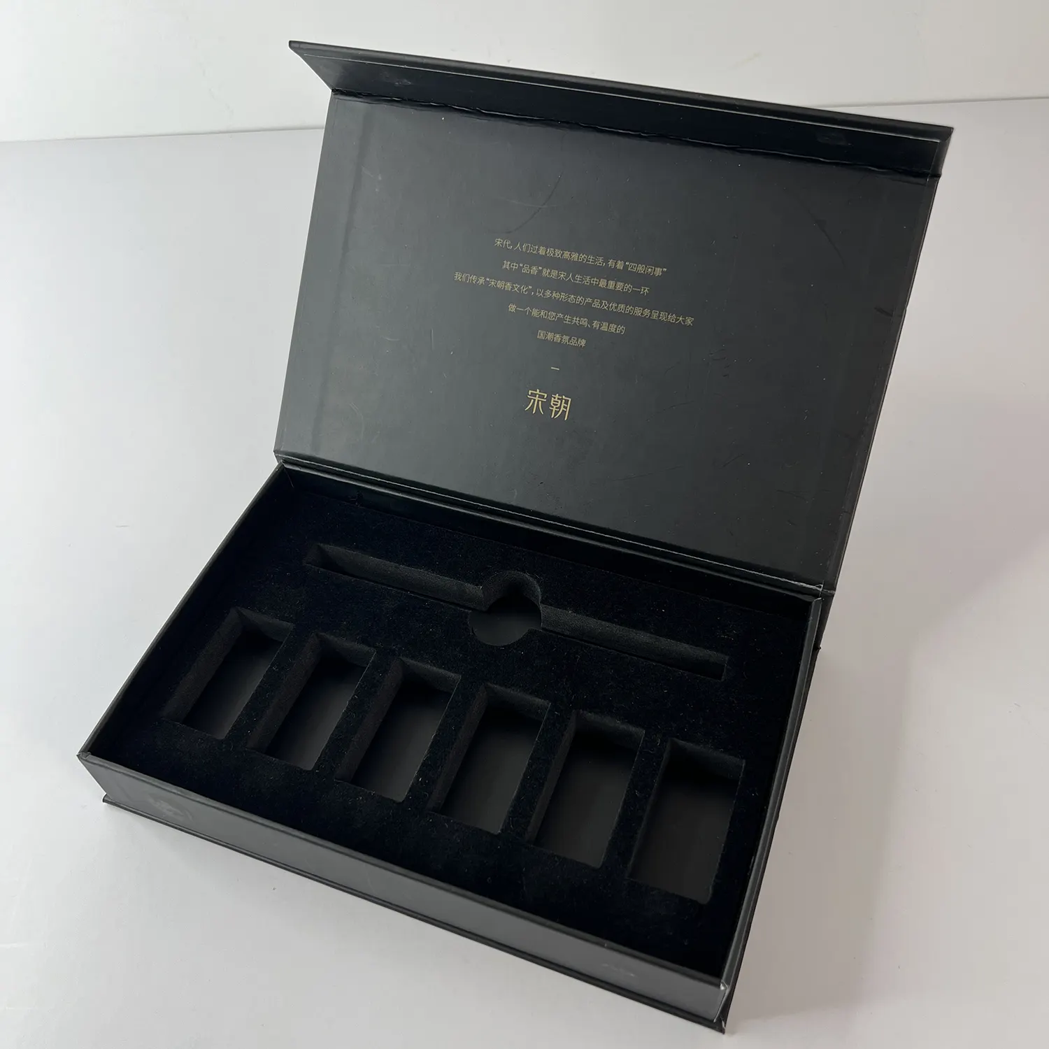 Individueller Druck luxuriöse kosmetische starre Geschenkbox in Magnetform mit Deckel Einsatz schwarze magnetische Geschenkbox für Schmuck