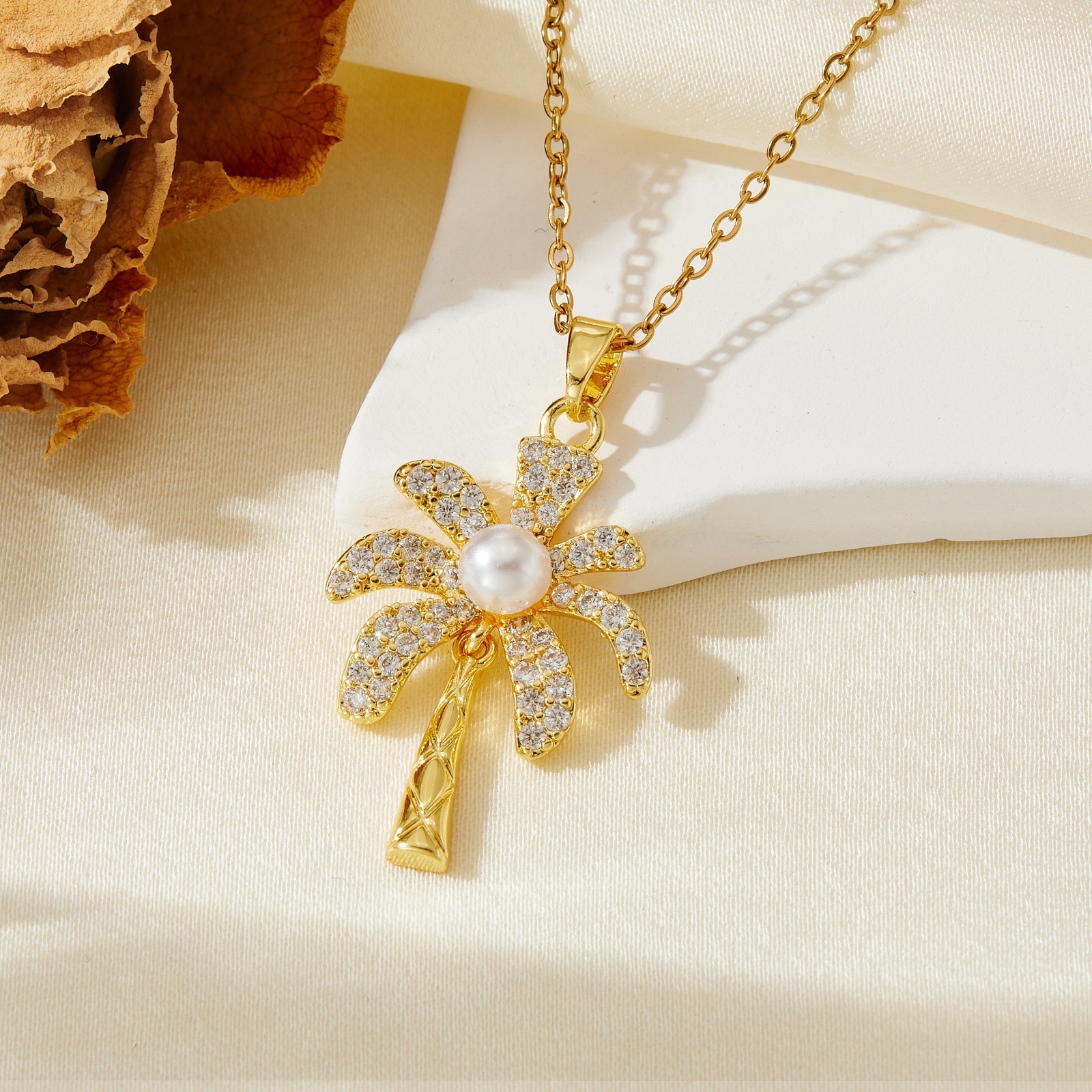 Gold coconut tree diamond-encrusted necklace t017
