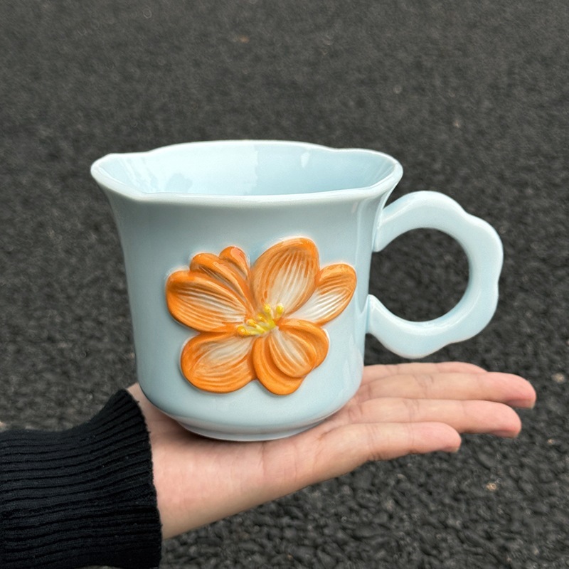 Flor azul pintada a mano