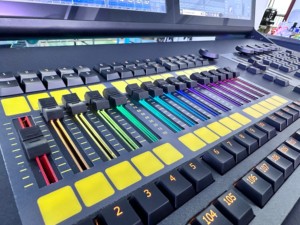 RGB 220VリモコンDMXコンソールT2タッチウィングマニュアルDMX512接続モード6A出力電流照明コントローラ - Product Image 3