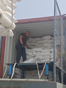 رقائق كلوريد الكالسيوم من الدرجة الصناعية-52-4 لمعالجة مياه الخنازير ومحلول تغذية حيوانات المزرعة MF CaCl2 - Product Image 6