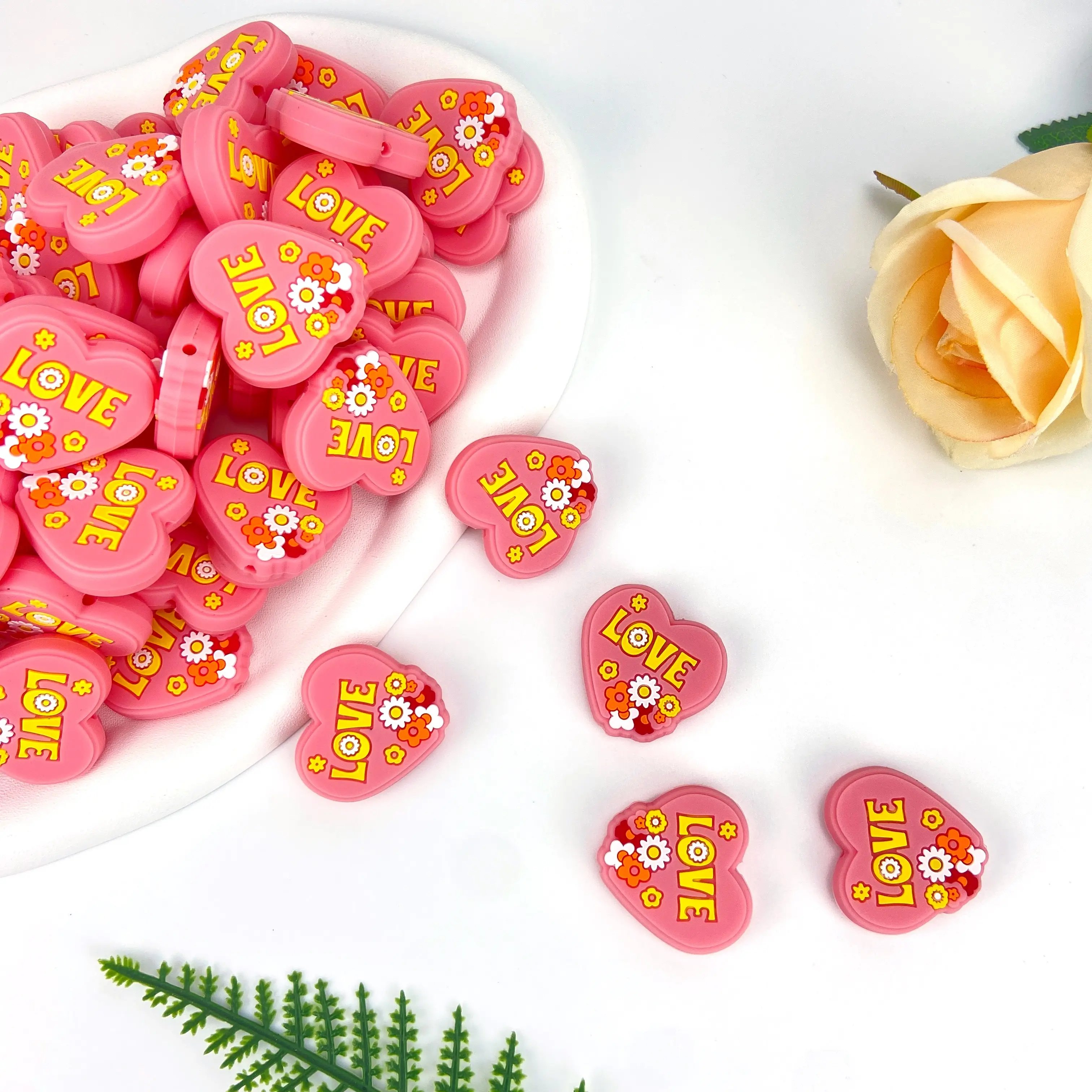 2023 nuevo diseño Betty Boop Wednesday Adams Teach Candy Navidad calavera inspirada Sanrio cuentas focales de silicona puntada de terror para PE