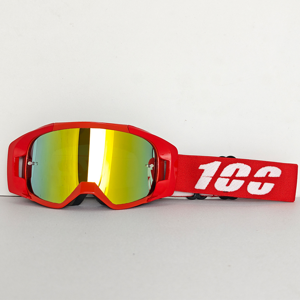 Gafas rojas con montura roja.