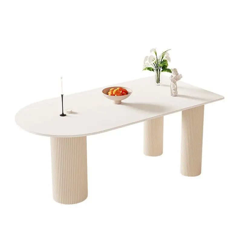 Mesa de jantar com colunas romanas, mesa de jantar em ilha, combinação de refeições creme luxuosa e curvada, luz integrada