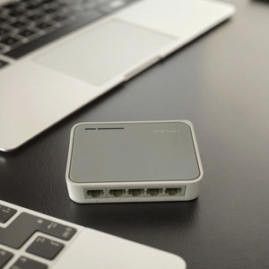 Conmutador de red de 5 puertos 10/100Mbps usado en venta al por mayor con SNMP QoS para aplicaciones de barra de Internet y cámara IP de 1/2 + 2 + 1/2 + 2 puertos