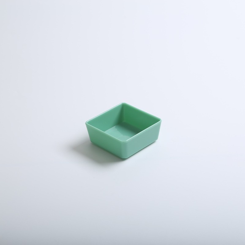 Single-compartment dish (light green) made of food-grade PP material