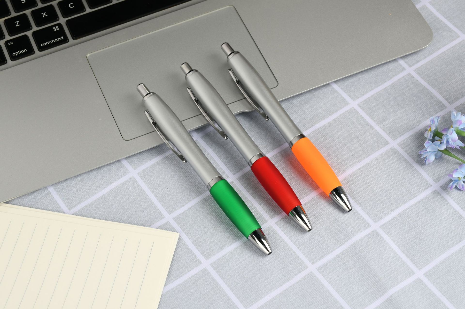 Bullet type 1.0 - white barrel retractable pen