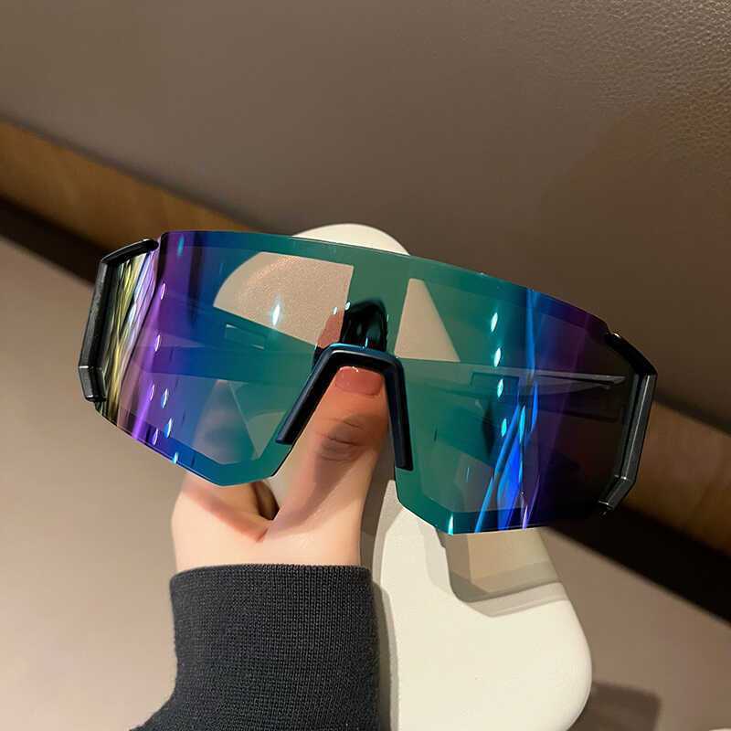 Black frame-green lens