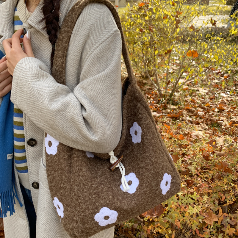 Ceinture en laine Flora une épaule-marron