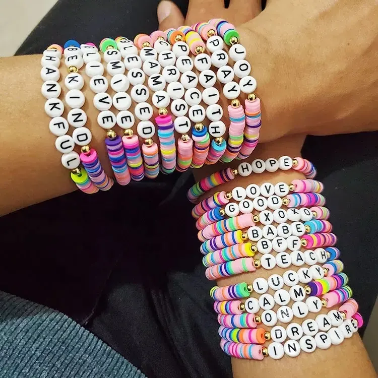 Boho braccialetti motivazionali personalizzati di perle di argilla polimerica heishi Love beato nome parole braccialetto elasticizzato per le donne
