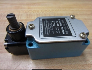 Honeywell 1LS3สวิตช์จำกัดปลั๊กอิน30มม. รูยึดแนวตั้งตรงกลางไปยังระยะกึ่งกลาง - Product Image 3