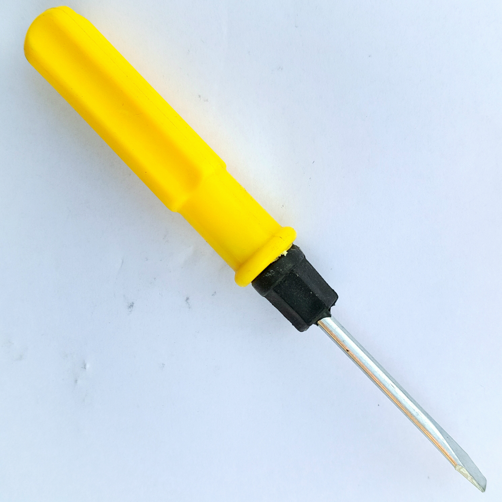 Tournevis jaune et argent