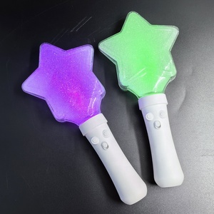 Konserler ve partiler için özel RGB LED ışık sopa kulüpleri ve tezahürat için kablosuz uzaktan kumandalı baskılı desen - Product Image 2