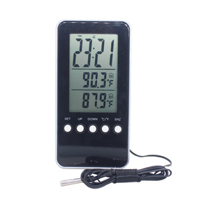 Reloj despertador electrónico de temperatura interior y exterior con pantalla LCD de tres columnas electrónico de escritorio para el hogar con cable - Product Image 3
