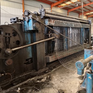 Full <strong>Automatic</strong> <strong>Hexagonal</strong> Wire Mesh Fence <strong>Netting</strong> <strong>Machine</strong>/Gabion <strong>Machine</strong>