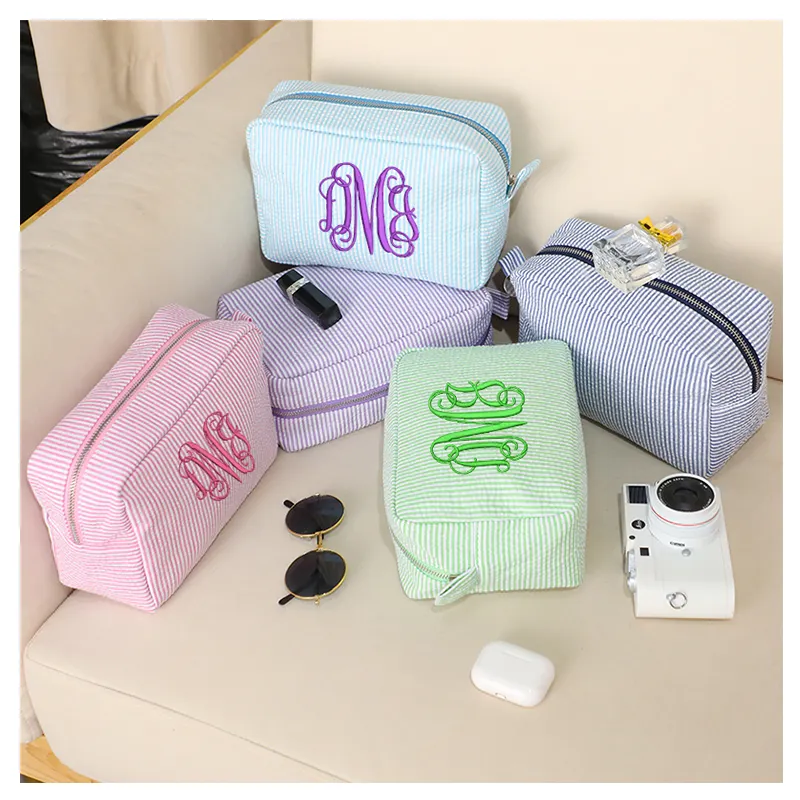 Toptan özel Logo kadın Monogrammed seyahat makyaj çantası fermuar gofre kozmetik çantaları