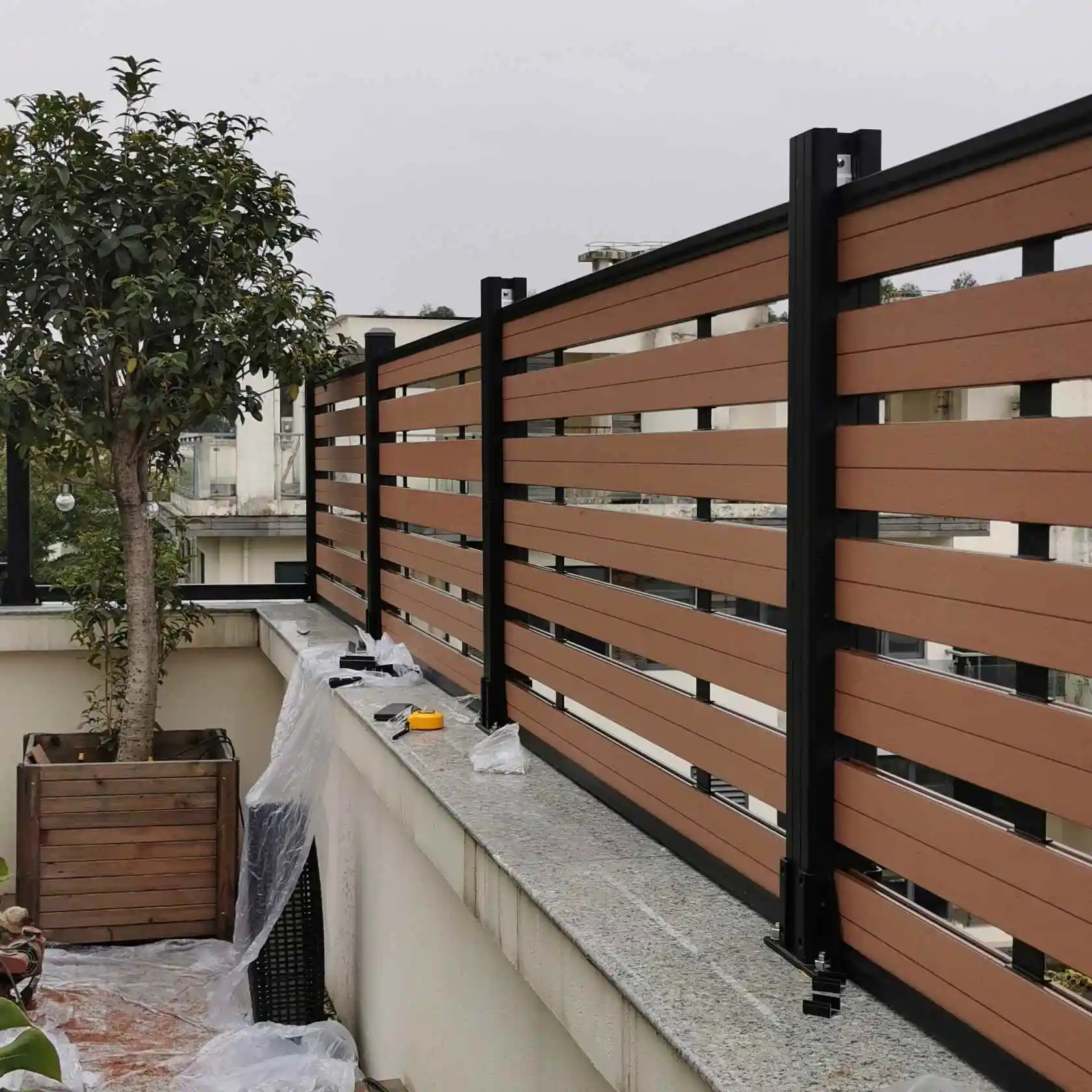 2023 Waterproof and high quality zaun WPC composite wooden fence wpc fencing