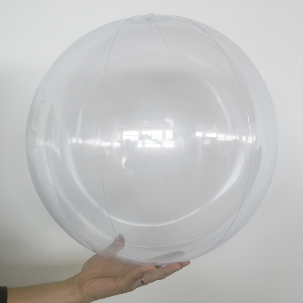 Bola transparente de 30 cm después de inflar.