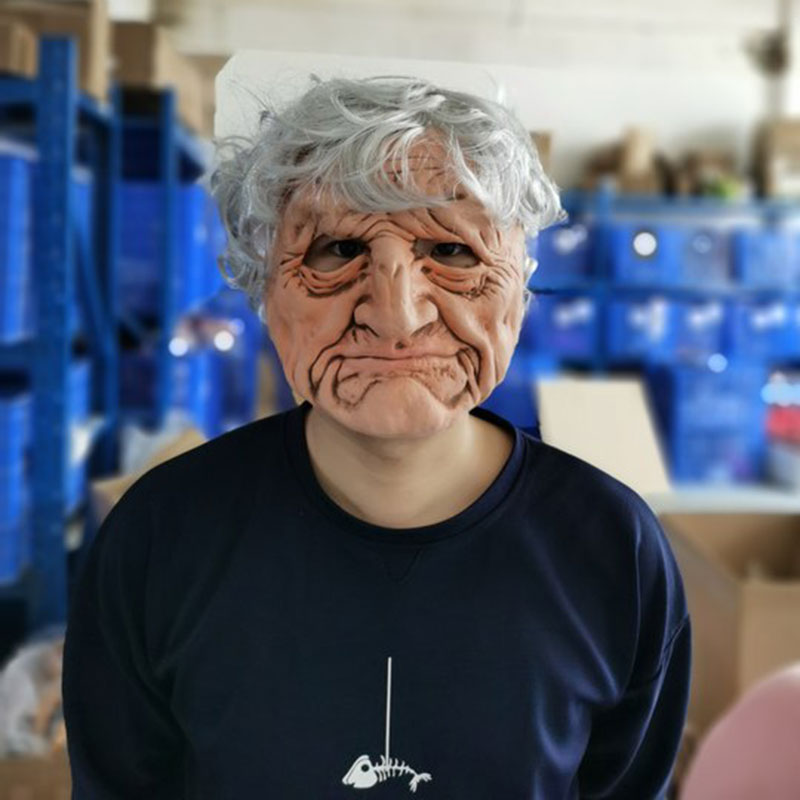 Vieja de pelo plateado