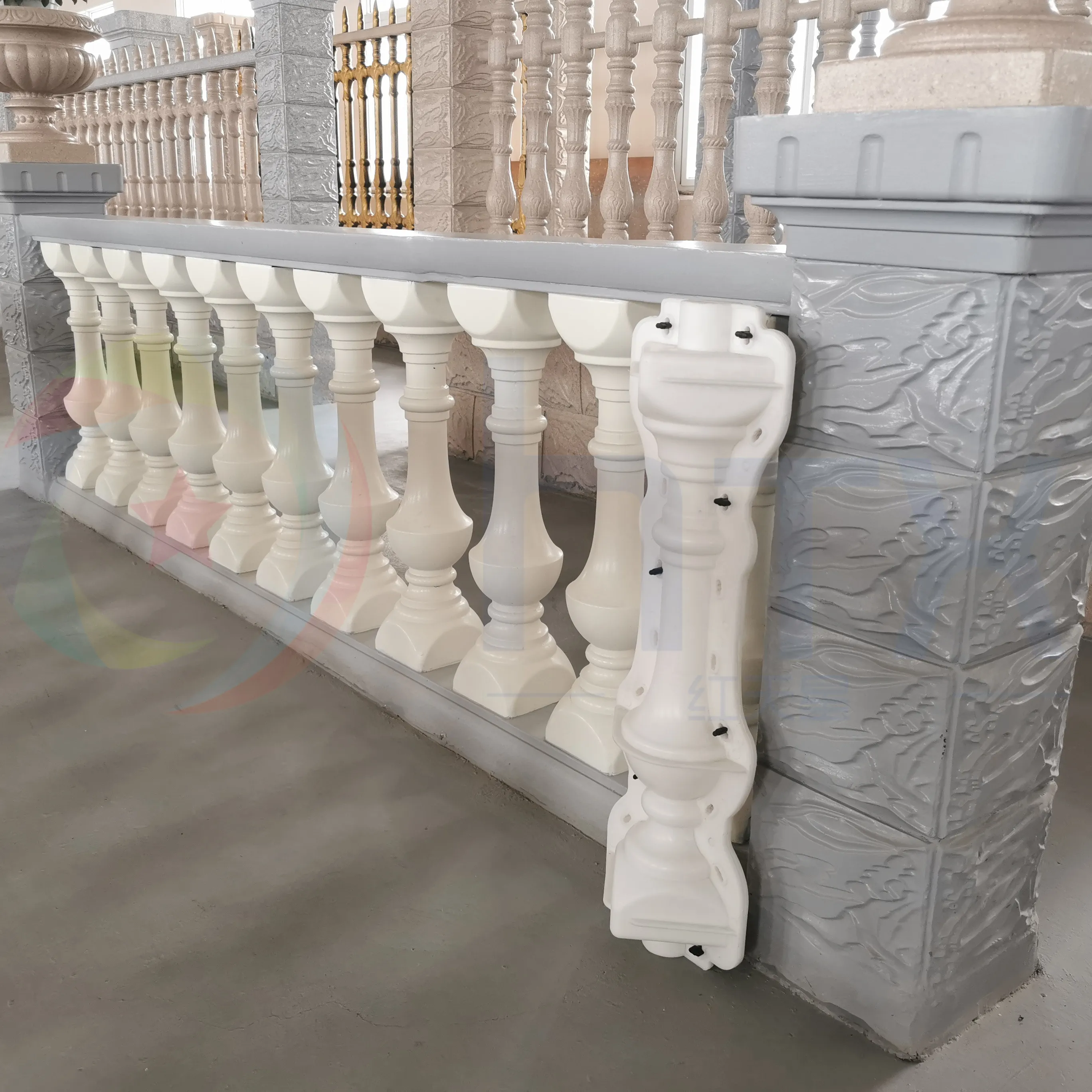 Nuovo disegno manifattura di cemento a buon mercato pietra balaustra pilastro stampi per recinzione