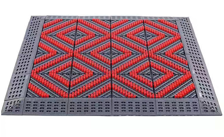 Grey+red brush