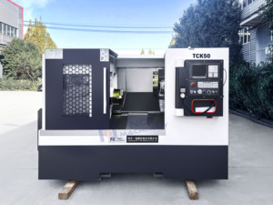 Máquina de torno CNC de cama inclinada TCK50 con función de torneado y fresado para procesamiento de metales ligeros - Product Image 2