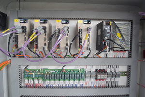 Enrutador CNC Atc de máquina multifunción con husillo Horizontal y sierra para ranurar y taladrar muebles de madera - Product Image 4